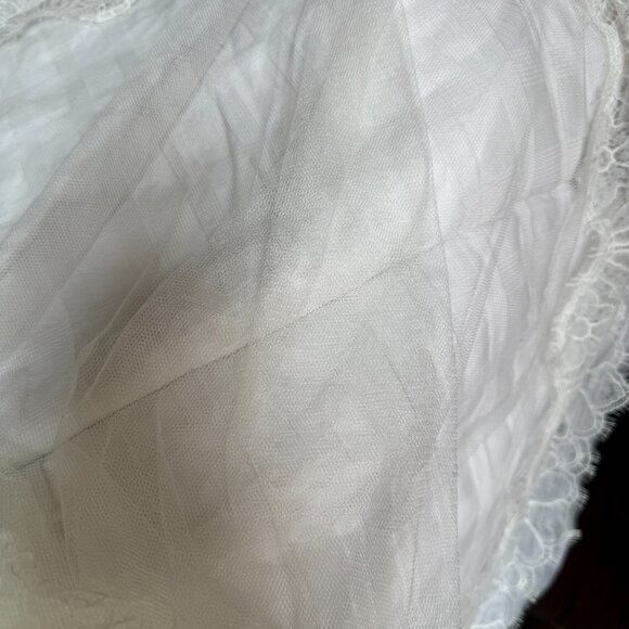 Cathedral-length, soft-white mantilla veil - Picture 7 of 14